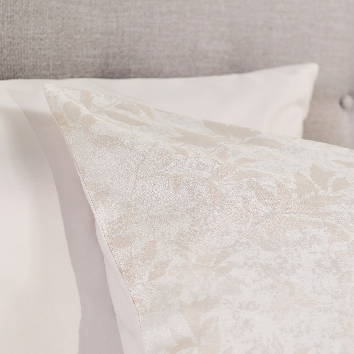 Pościel Żakardowa Swanette 200x220 cm z motywem roślinnym