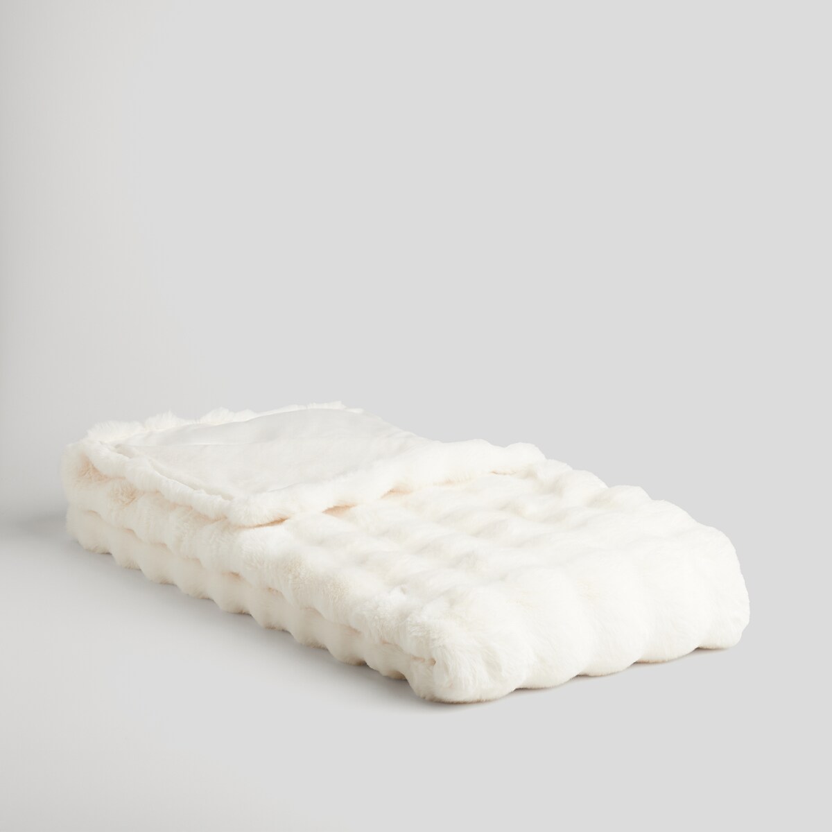 Jednokolorowa futrzana narzuta na łóżko Bares 180x200 cm