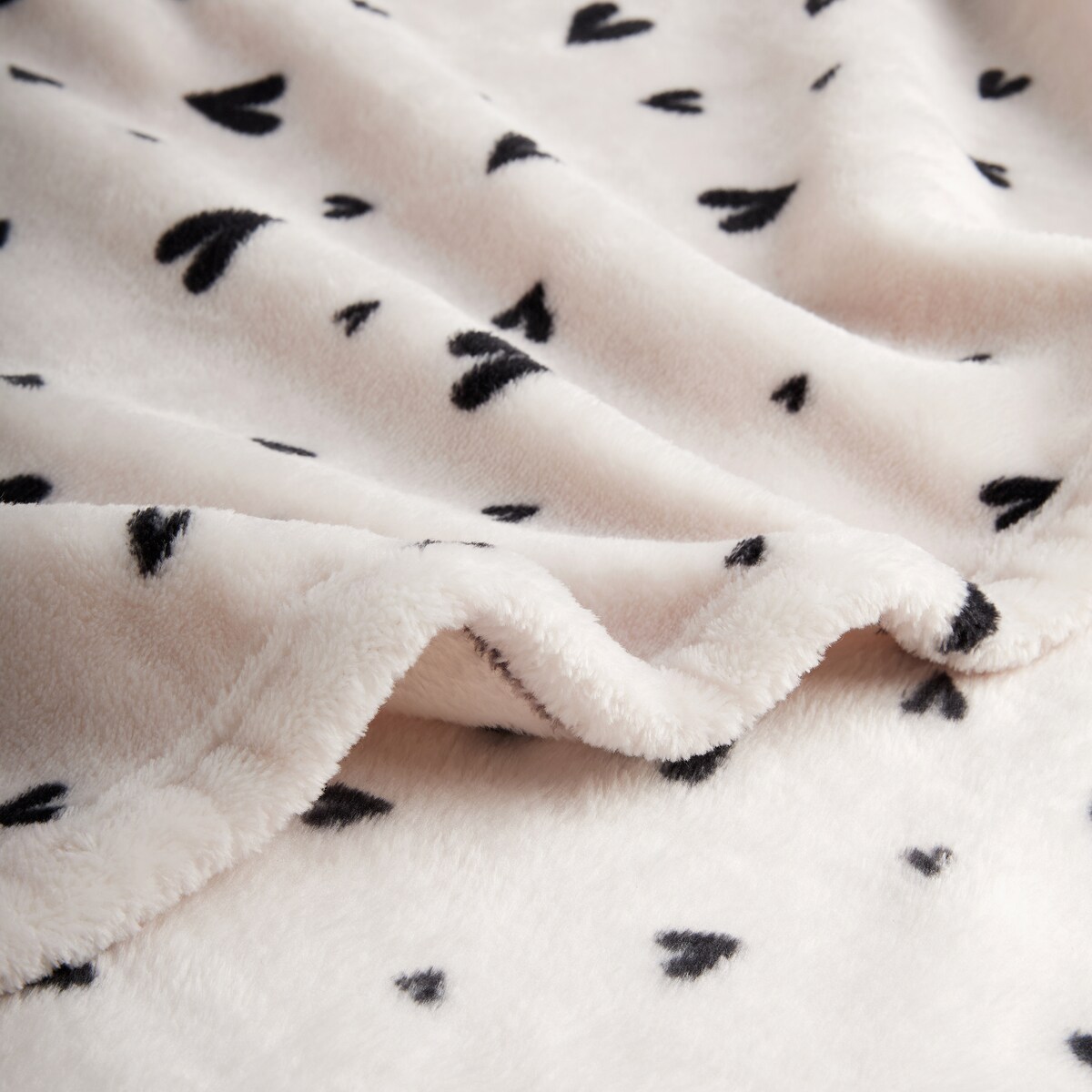 Drukowany koc Malorina 150x200 cm z motywem serc