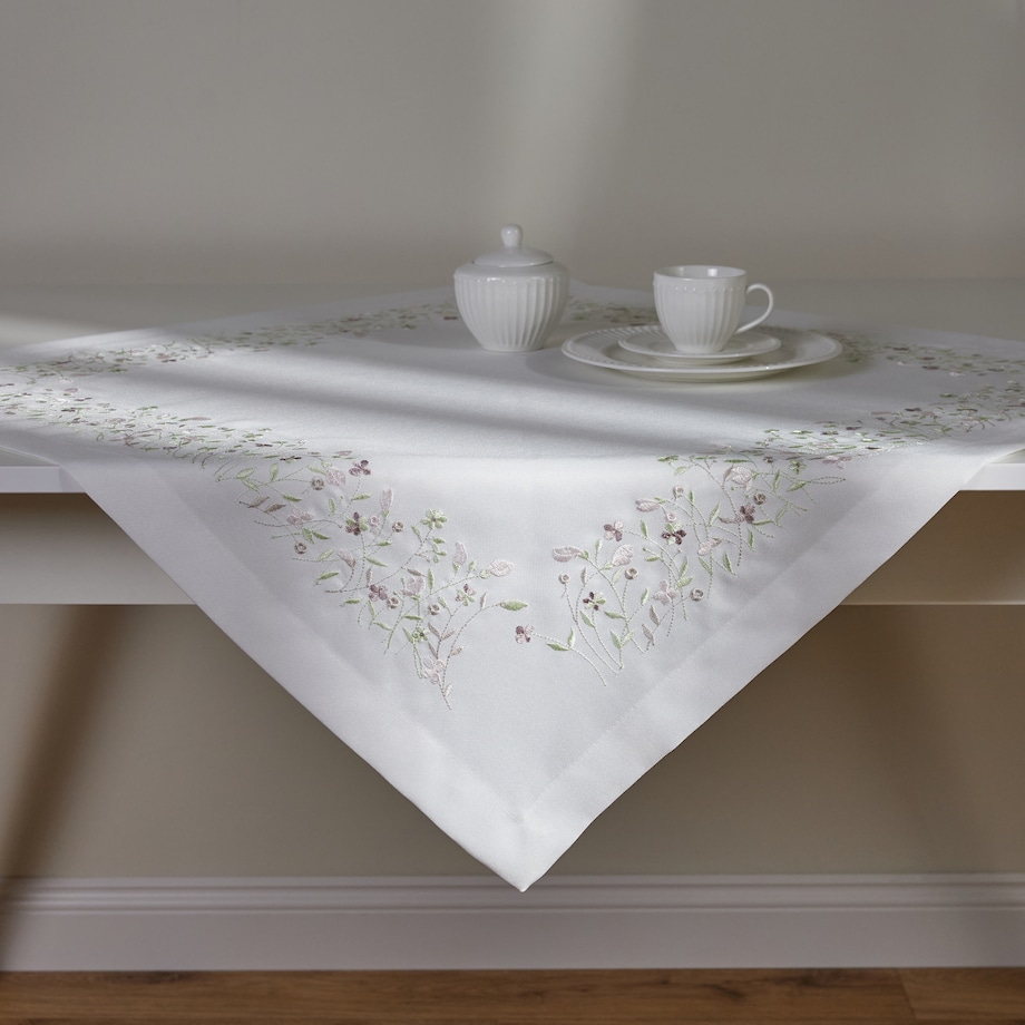 Serweta Haftowana Pineli 80x80 cm z motywem kwiatowym