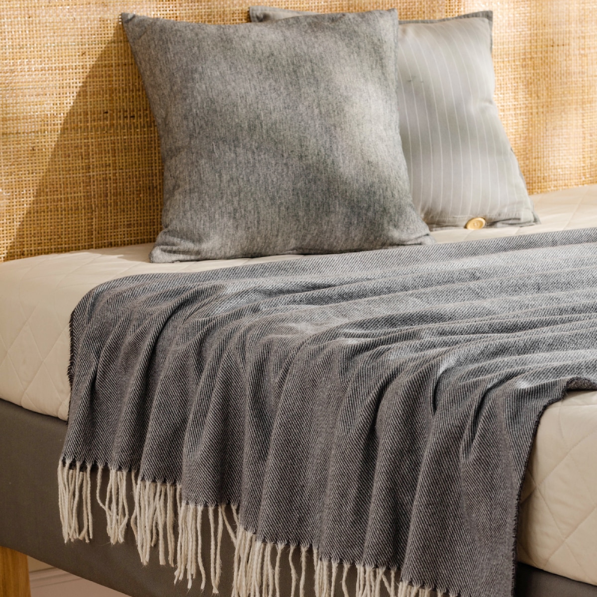 Pled Lekki Tkany z Frędzlami Lomani 150x200 cm