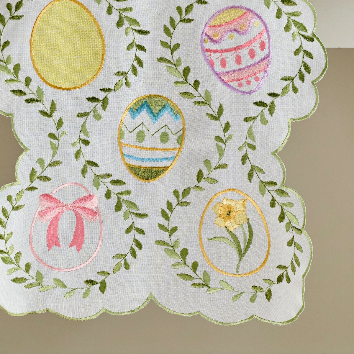 Bieżnik Haftowany Pisani 35x174 cm z motywem jajka