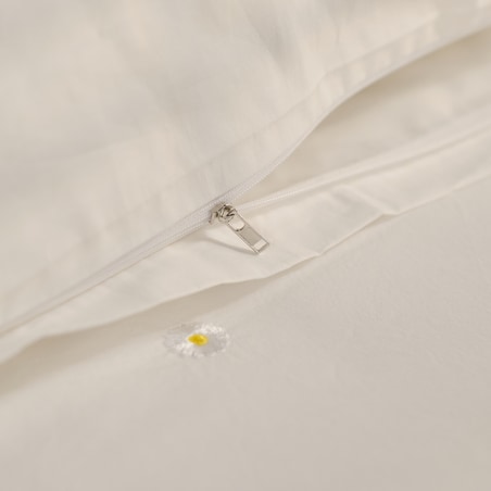 Pościel z perkalu z haftem Margotka 160x200 cm z motywem kwiatowym