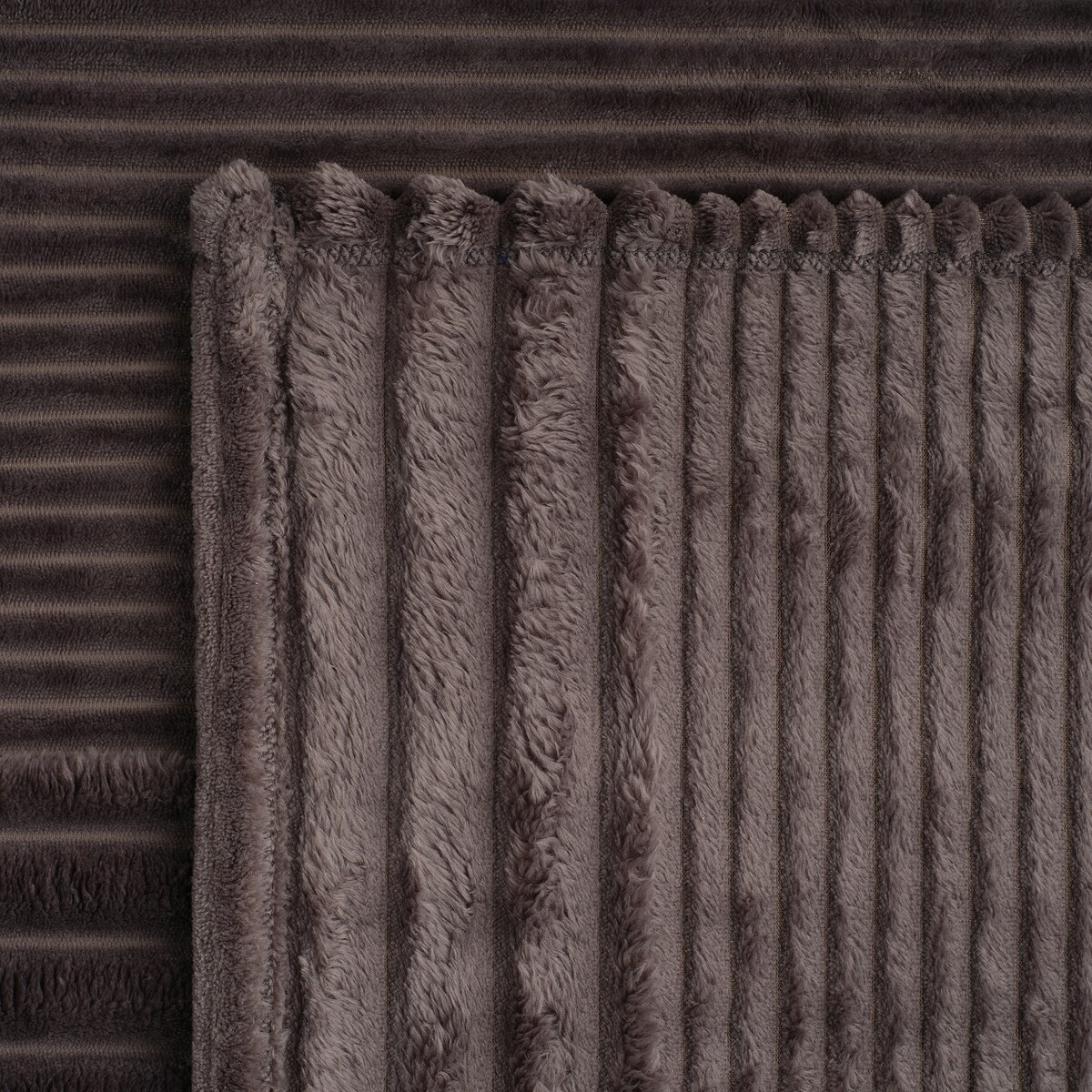 Jednokolorowy koc żakardowy Divite 150x200 cm