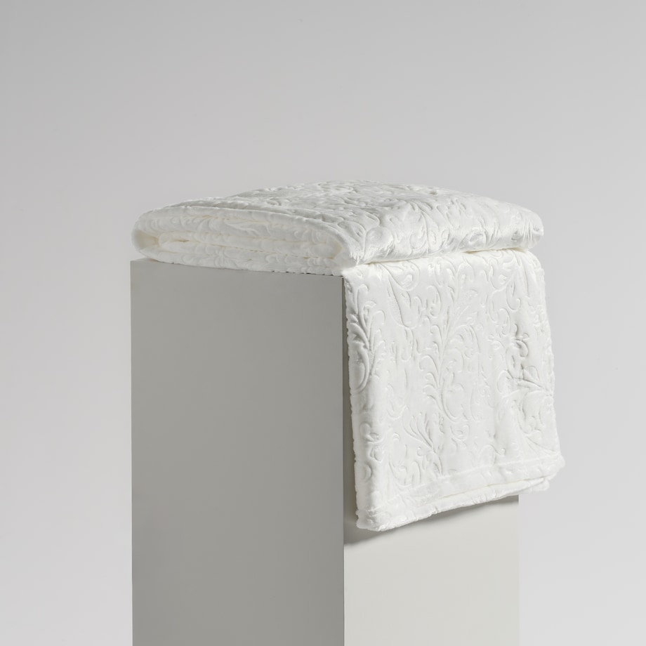 Jednokolorowy koc z wytłoczonym wzorem Conosinos 150x200 cm z motywem arabeski