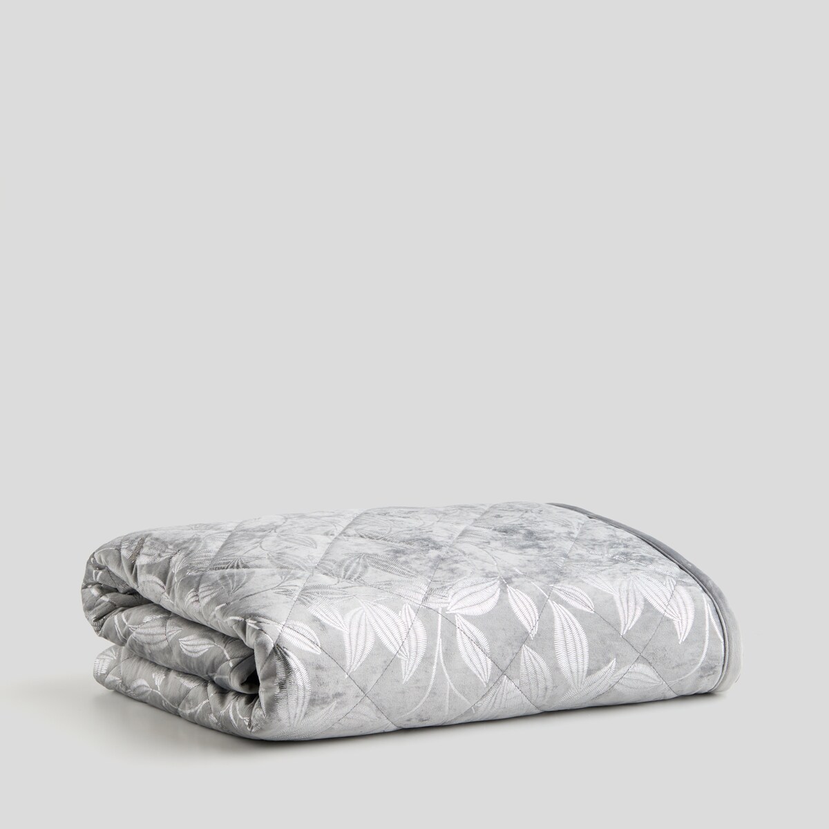 Narzuta Blomstela 200x220 cm z motywem roślinnym