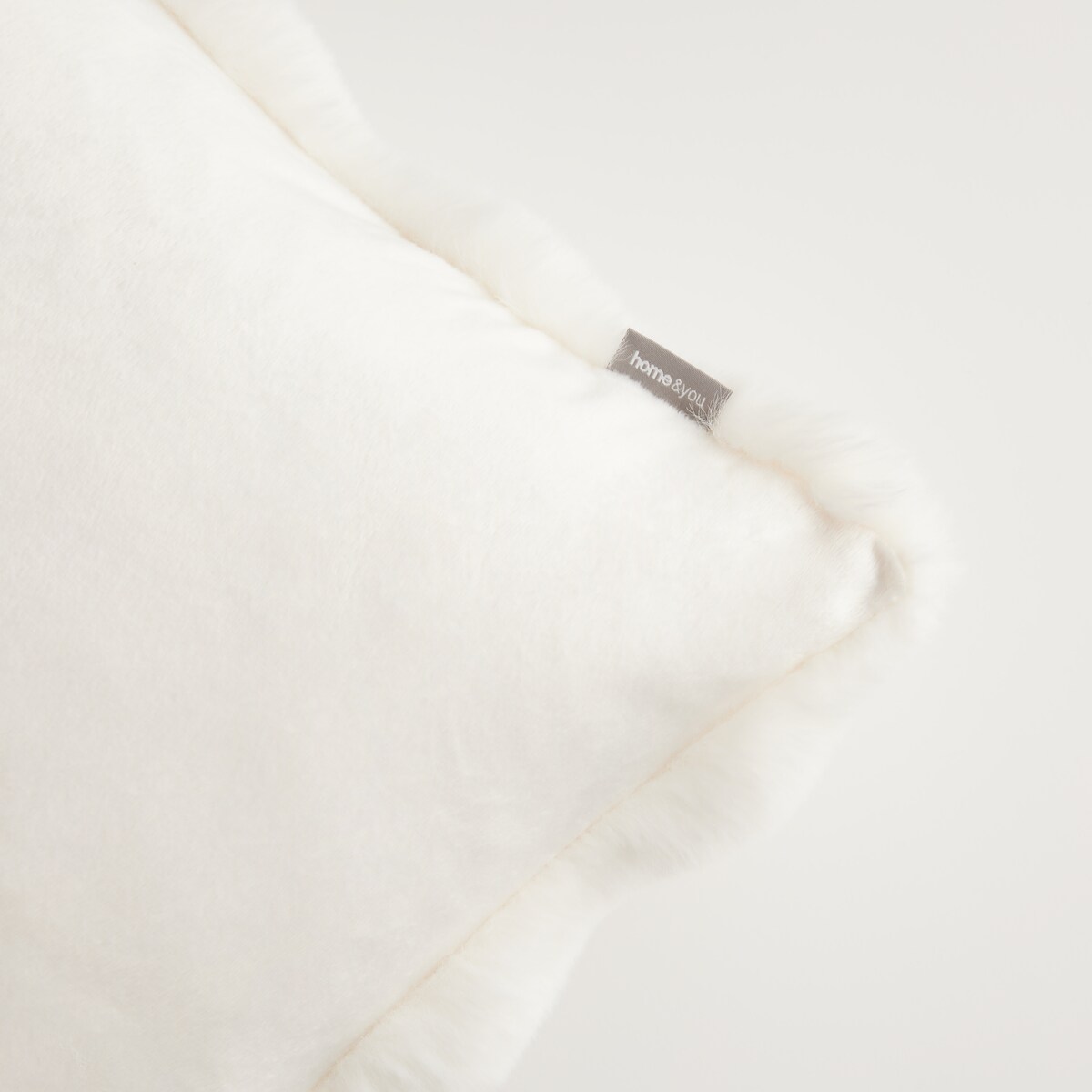 Poszewka Futrzana Bares 45x45 cm z motywem geometrycznym