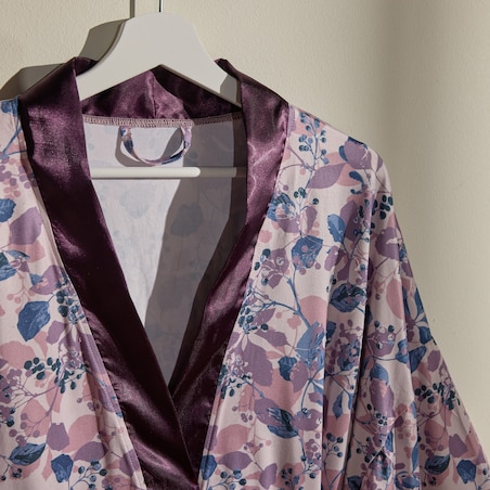 Szlafrok Listello z motywem liściastym