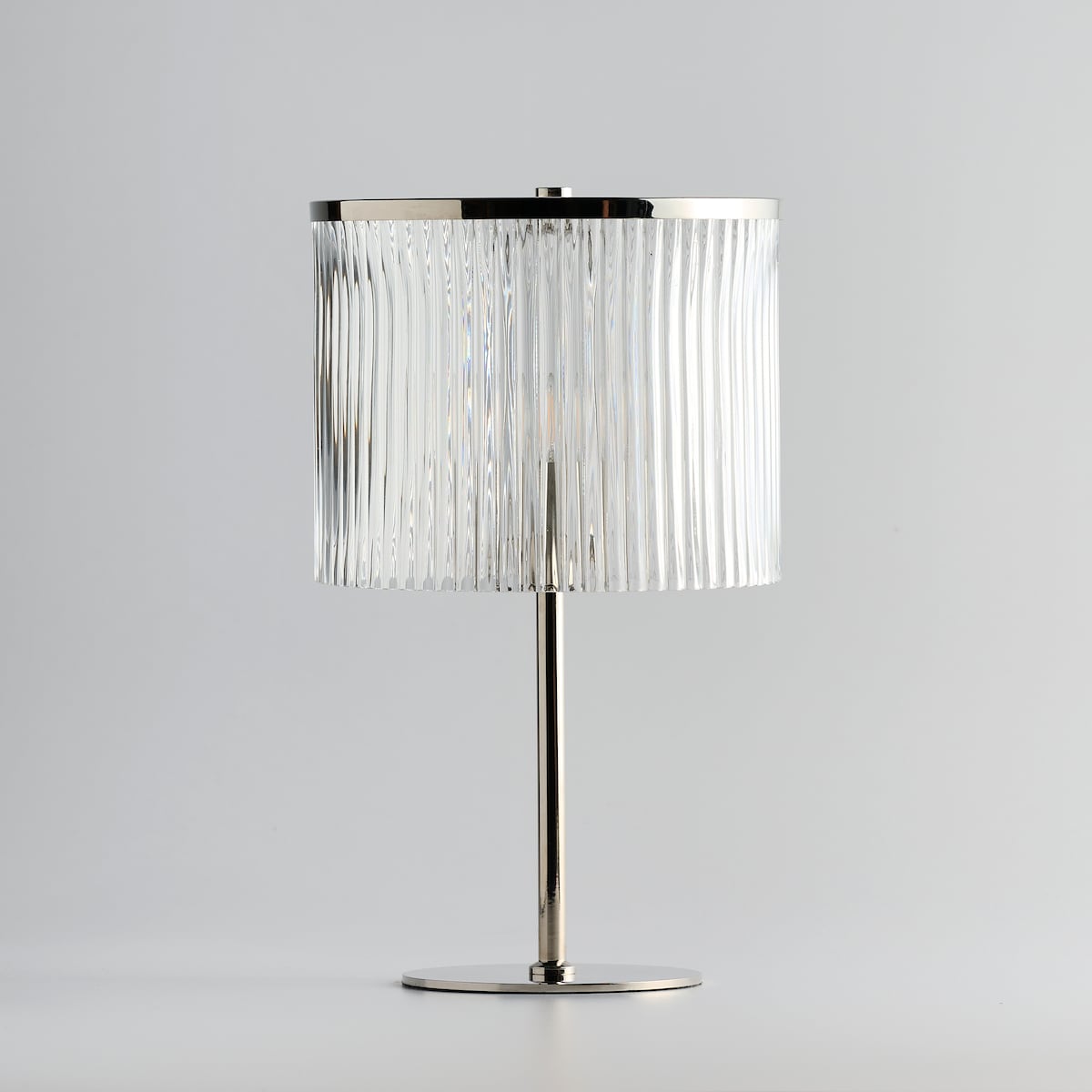 elegancka lampa stołowa ze szklanym kloszem majlis