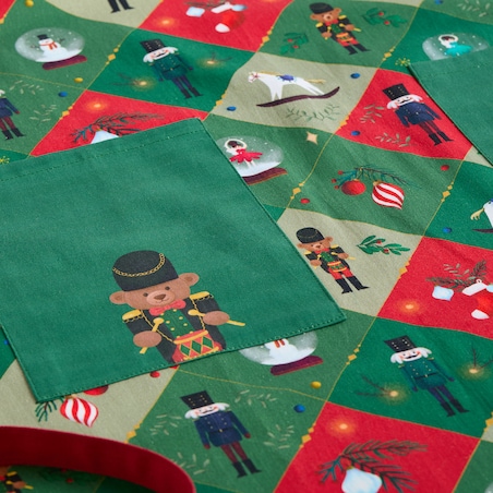 Fartuch Nutpatcher 70x85 cm z motywem dziadka do orzechów