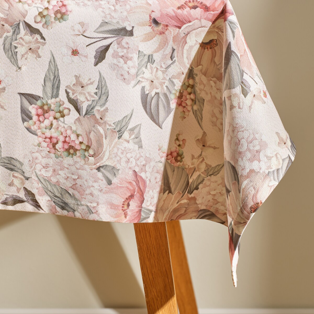 Obrus Drukowany Amorette 130x180 cm z motywem kwiatowym