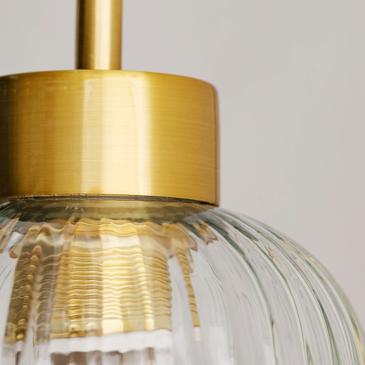 lampa wisząca typu kinkiet alto