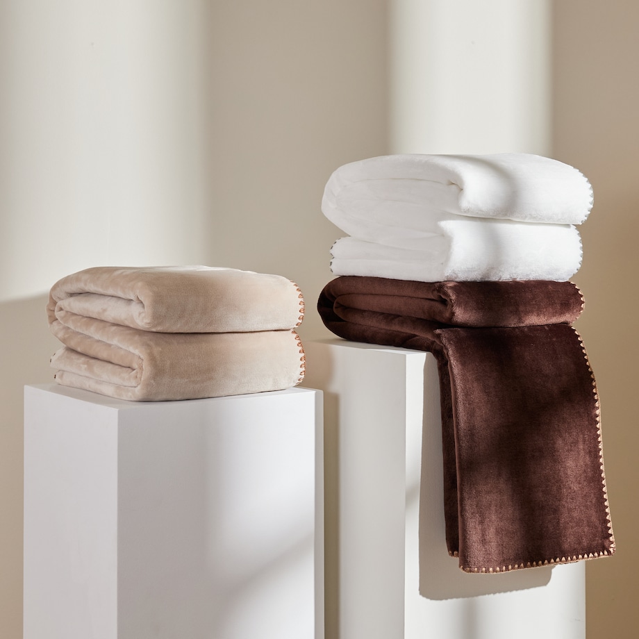 Jednokolorowy koc z wiskozą Maresa 150x200 cm