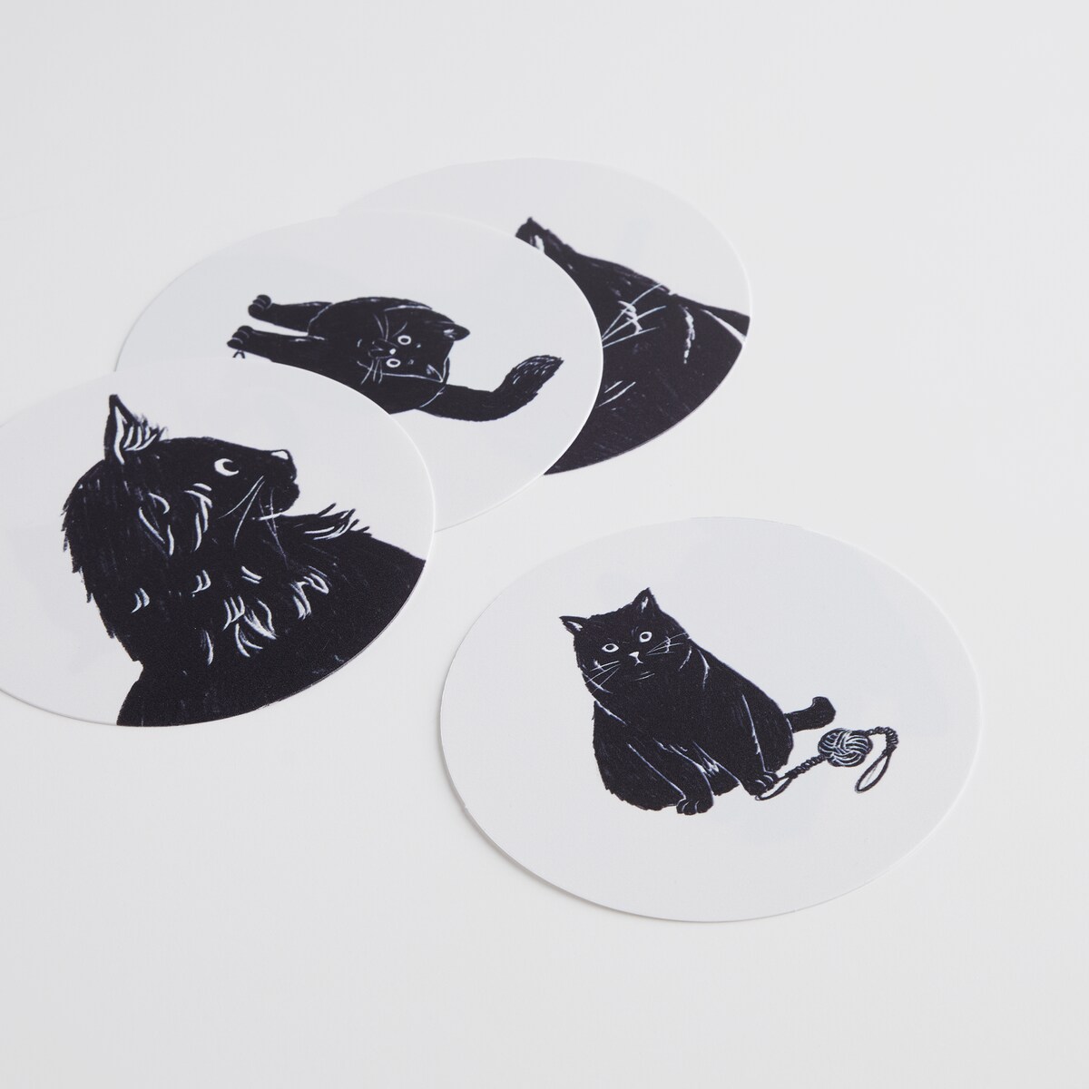 Komplet 4 podkładek pod kubek z kotem Kitki z motywem zwierzęcym