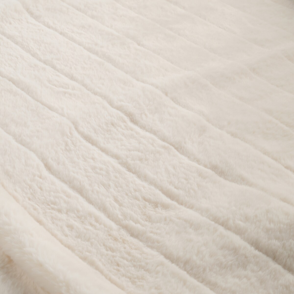 Jednokolorowa futrzana narzuta na łóżko Classolo 180x200 cm