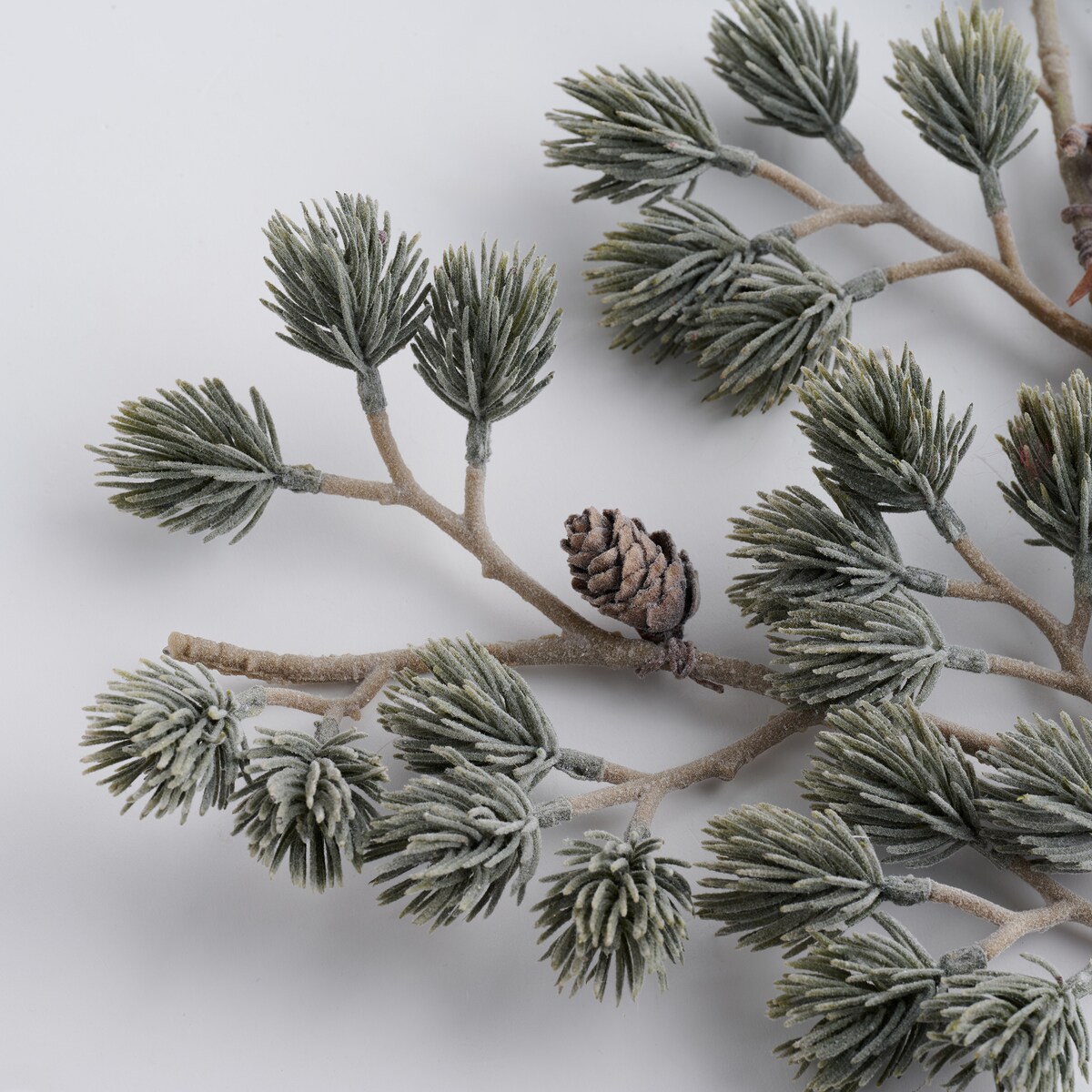 Kwiat Mattinas z motywem roślinnym