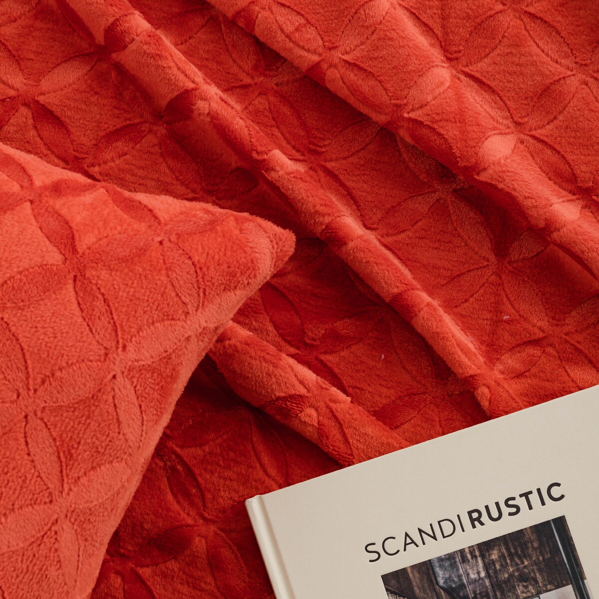 Jednokolorowy koc z wytłoczonym wzorem Tiles 150x200 cm