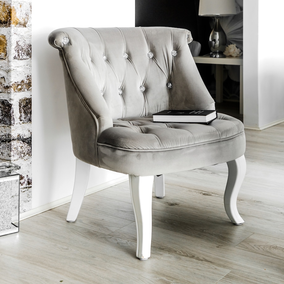 Welurowe krzesło w stylu glamour wykończone cyrkoniami brittani