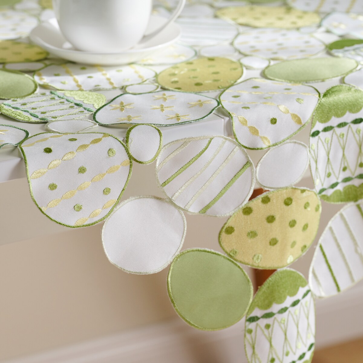 Serweta Haftowana Egios 80x80 cm z motywem jajka