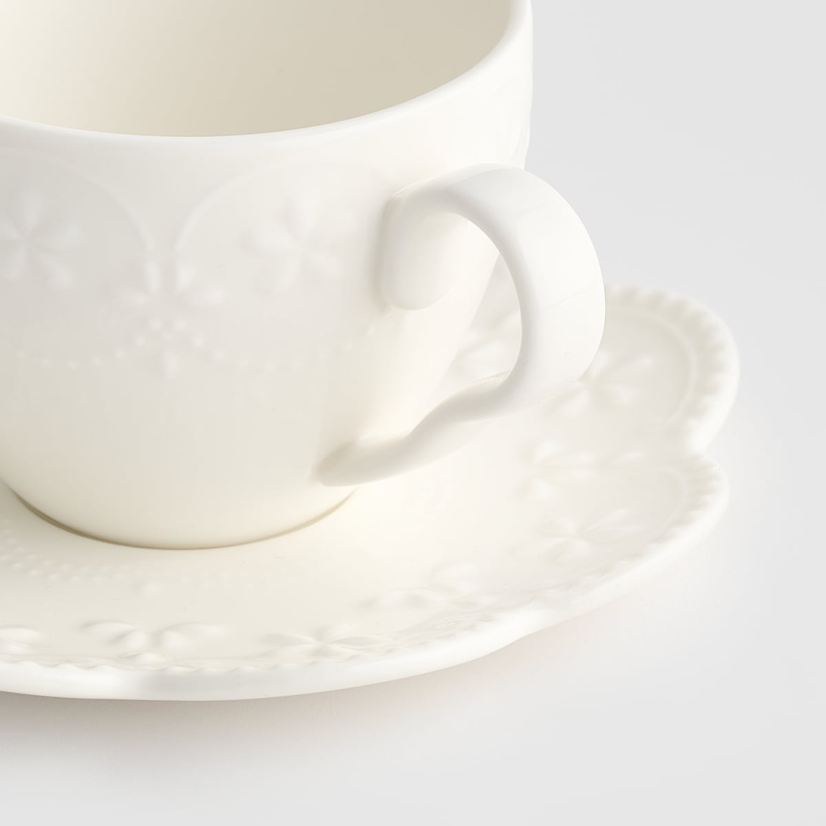 Filiżanka Ze Spodkiem Lace z motywem kwiatowym