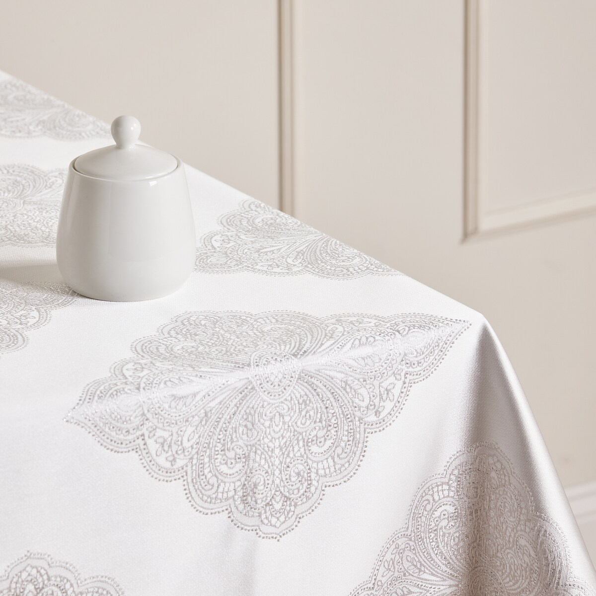 Obrus Żakardowy Hiren 148x300 cm z motywem arabeski