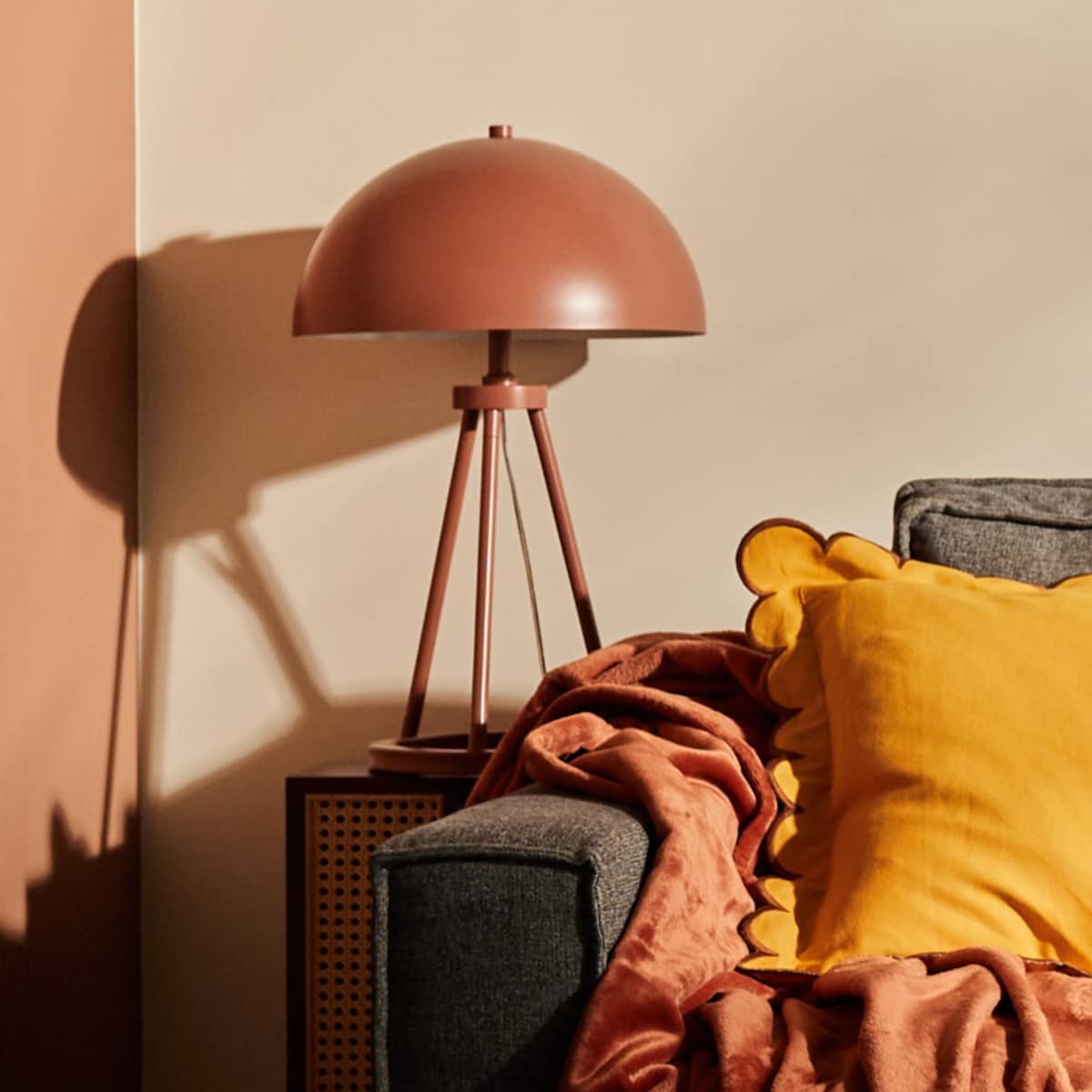 metalowa lampa stołowa typu "grzybek" cotterli