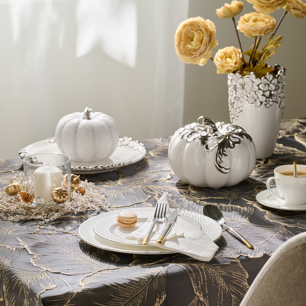 Elegancka Filiżanka z Porcelany Kostnej Eleni z motywem geometrycznym