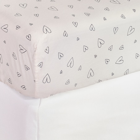 Prześcieradło z bawełny satynowej z gumką Malorinka 160x200 cm z motywem serca