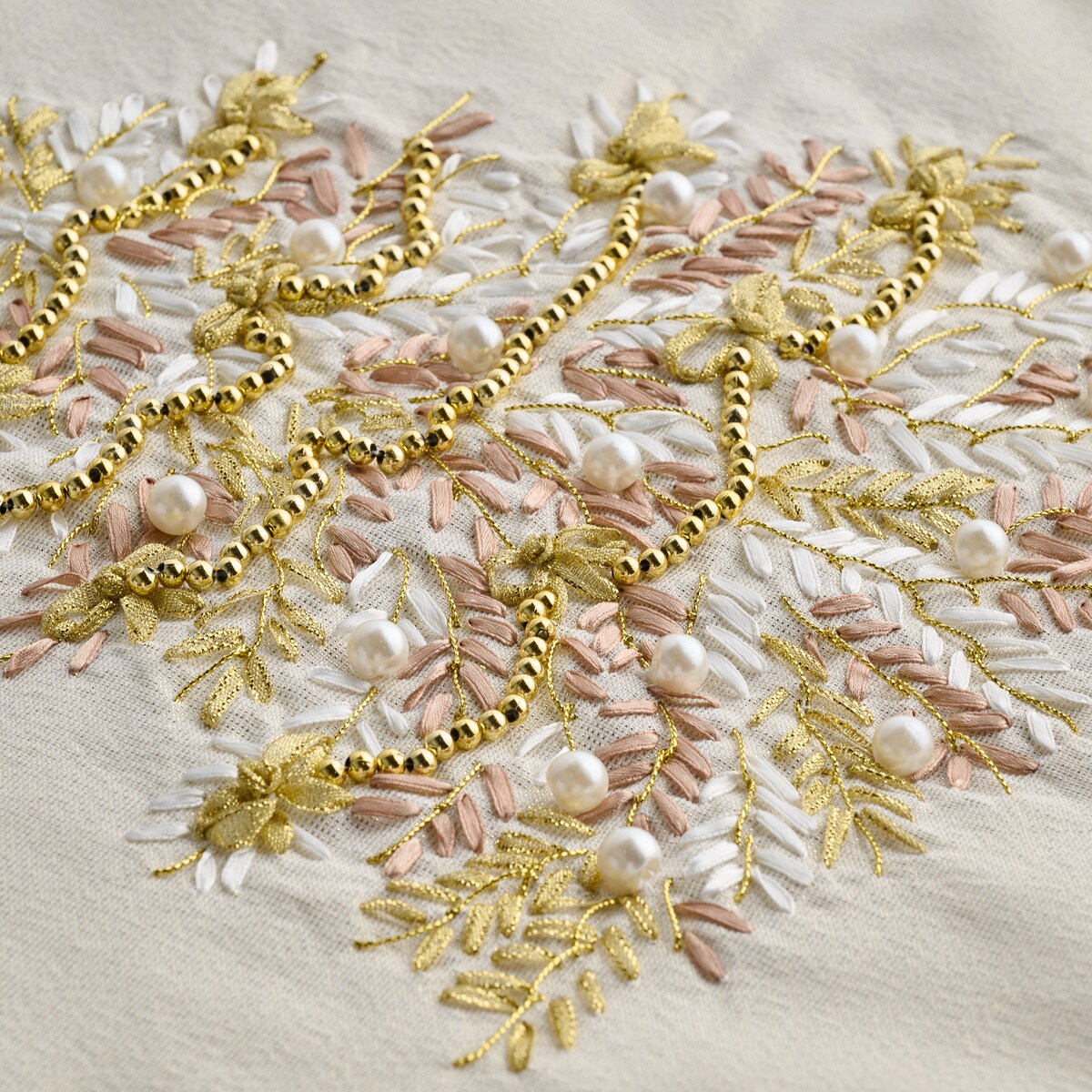 Bieżnik Haftowany Arvore 40x180 cm z motywem choinki