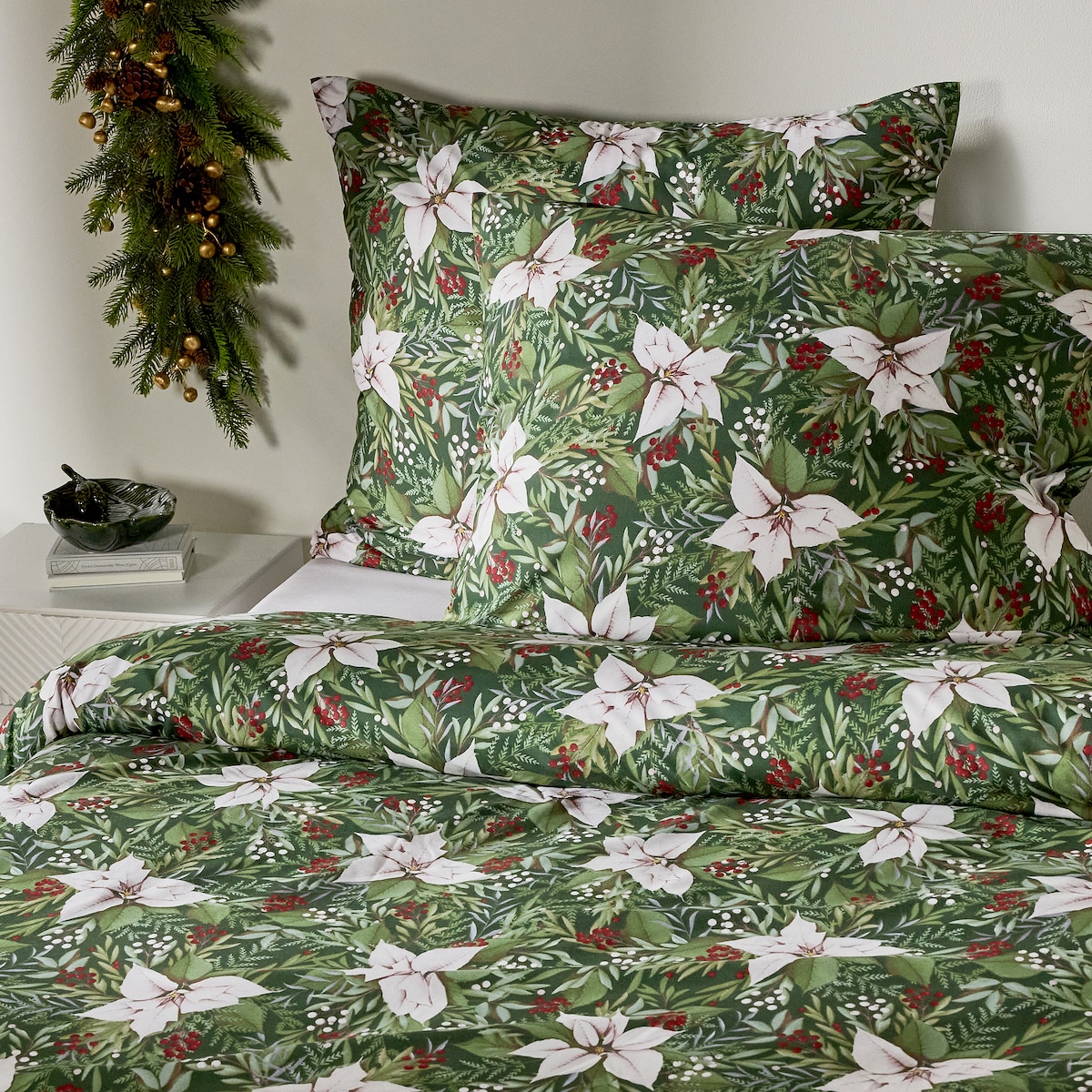 Komplet pościeli z mikrofibry Poinsetia 160x200 cm z 2 poszewkami 70x80