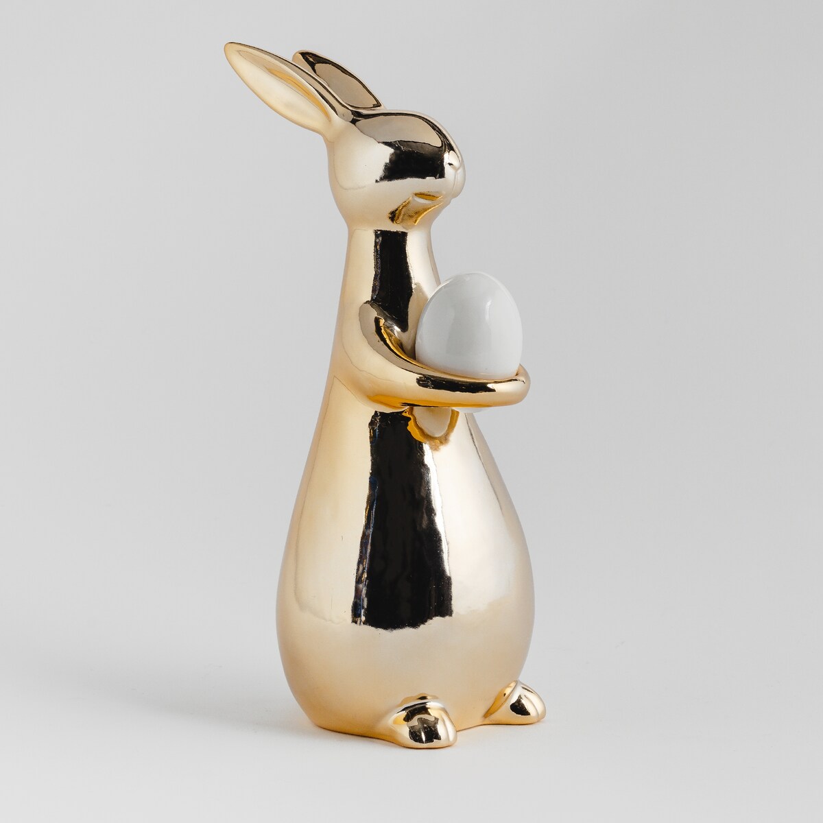 Figurka Egg Carrying