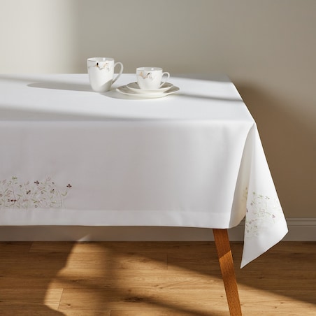 Obrus Haftowany Pineli