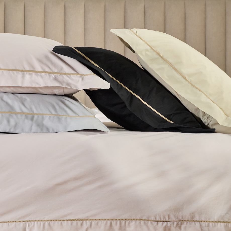 Jednokolorowa pościel z perkalu z lamówką Perlamo