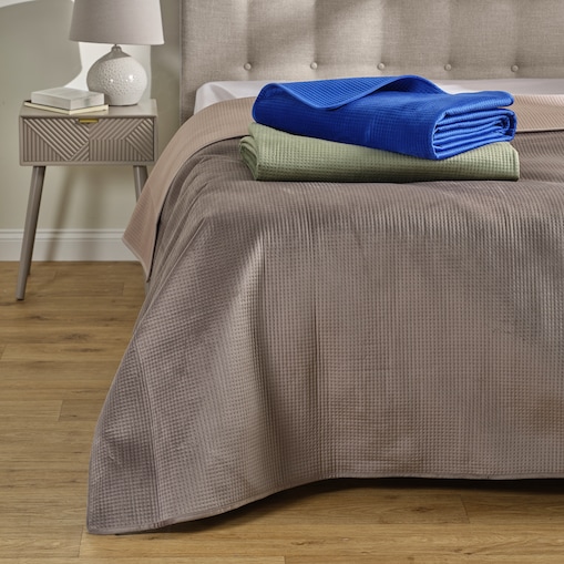 Narzuta Welwetowa w Wytłaczane Drobne Kropki Pontoso