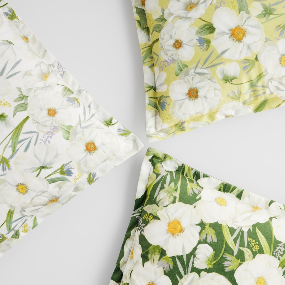 Poszewka z nadrukiem Emeris z motywem kwiatowym