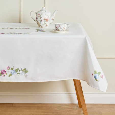 Obrus Haftowany Pansisa z motywem kwiatowym