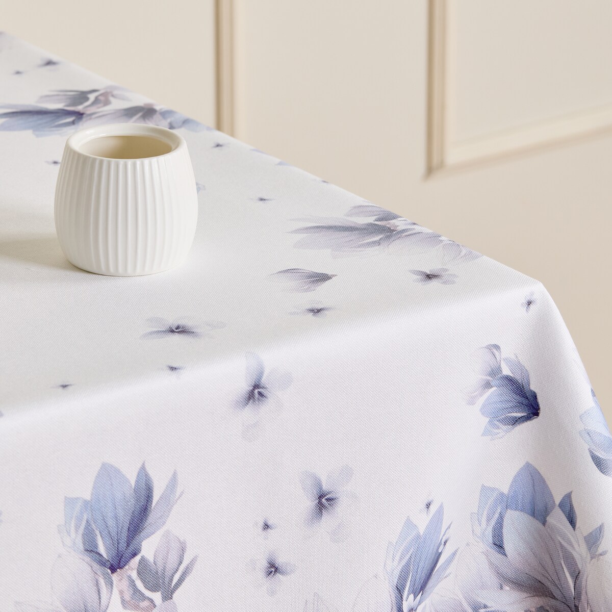 Obrus z nadrukiem Fladis z motywem kwiatowym