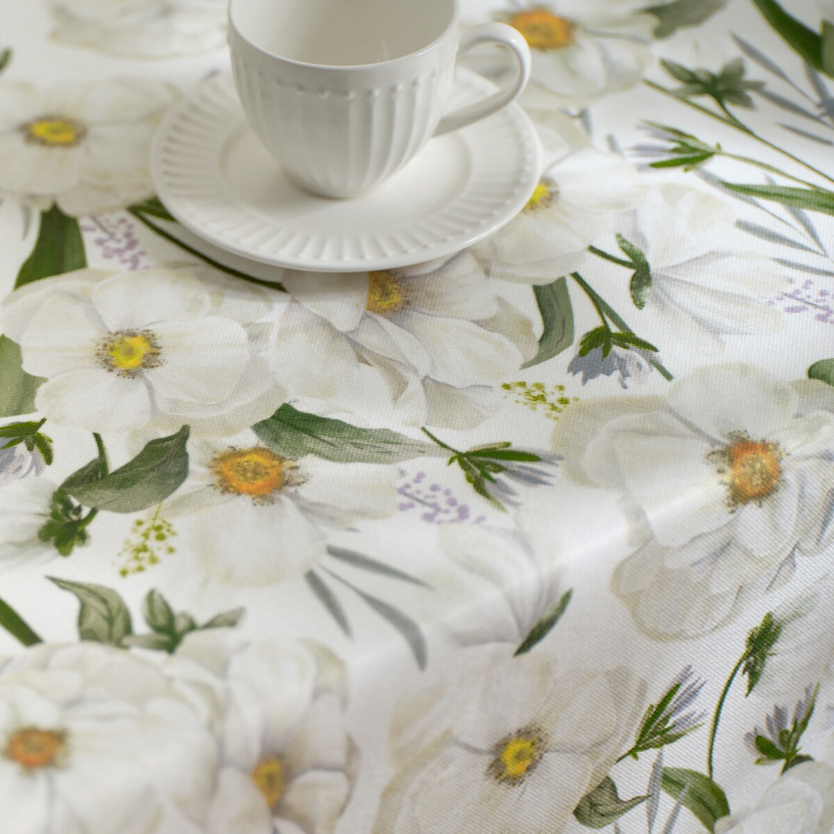 Obrus z nadrukiem Emeris z motywem kwiatowym