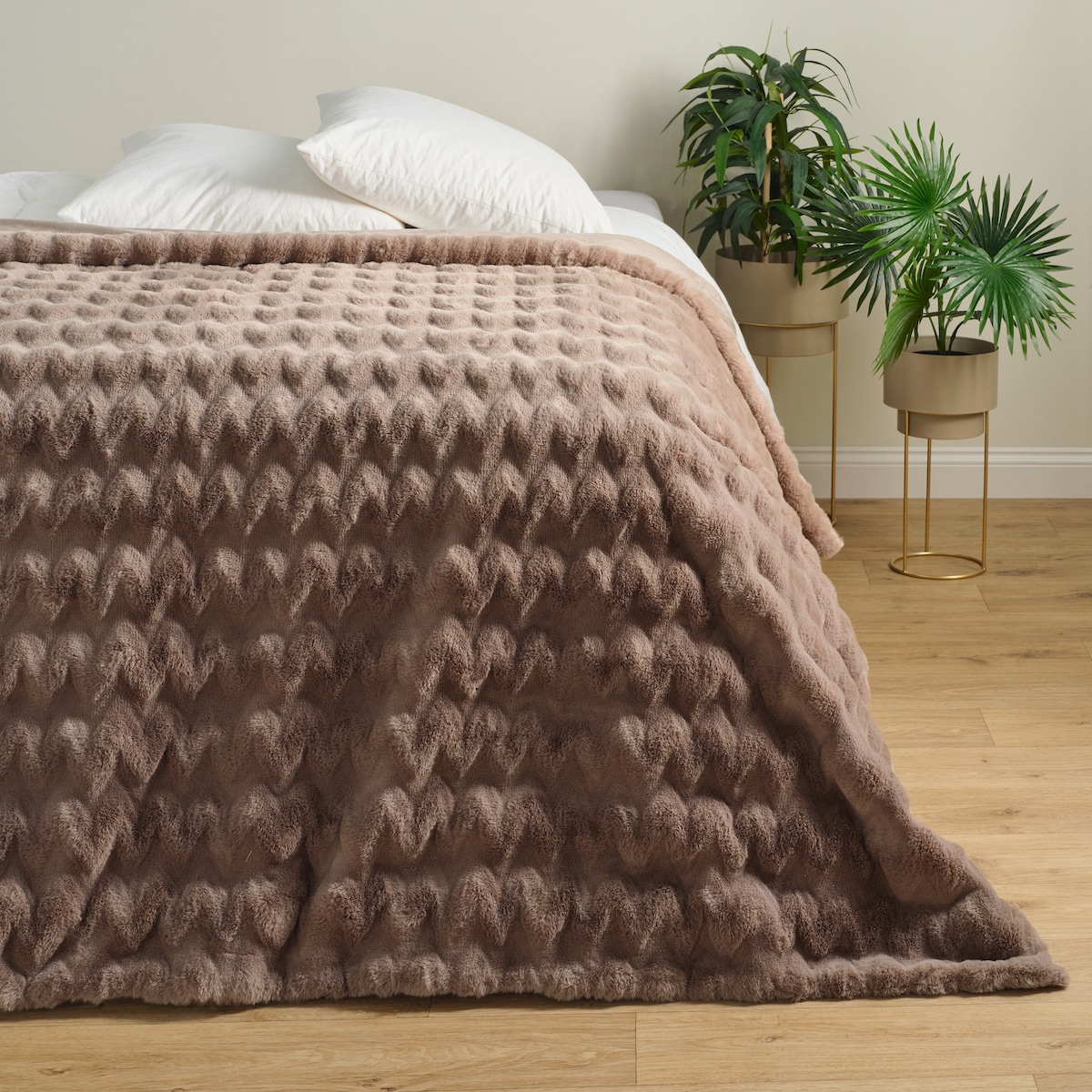 Jednokolorowa futrzana narzuta na łóżko Pilora