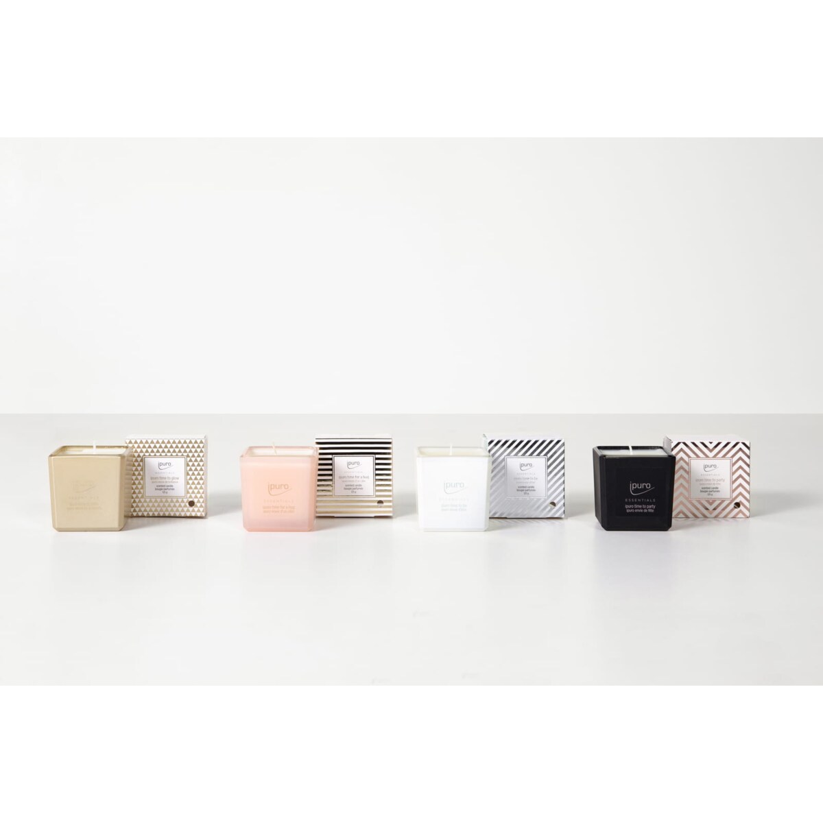 Świeca zapachowa ipuro ESSENTIALS Time for a hug 125 g