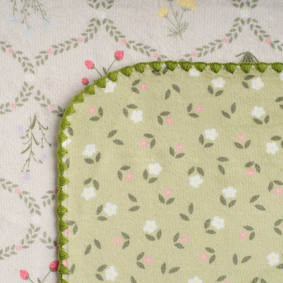 Drukowany koc Vintagio 150x200 cm z motywem kwiatowym