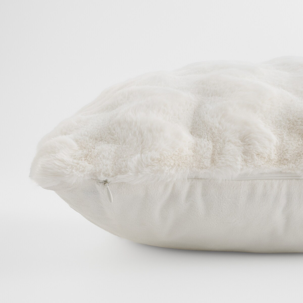 Poszewka Futrzana Pilora 45x45 cm z motywem geometrycznym