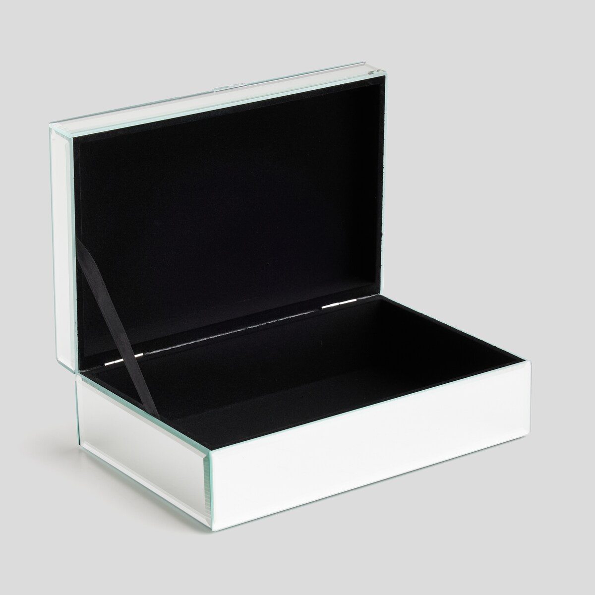 Lustrzana szkatułka na biżuterię z ozdobnym zapięciem roca