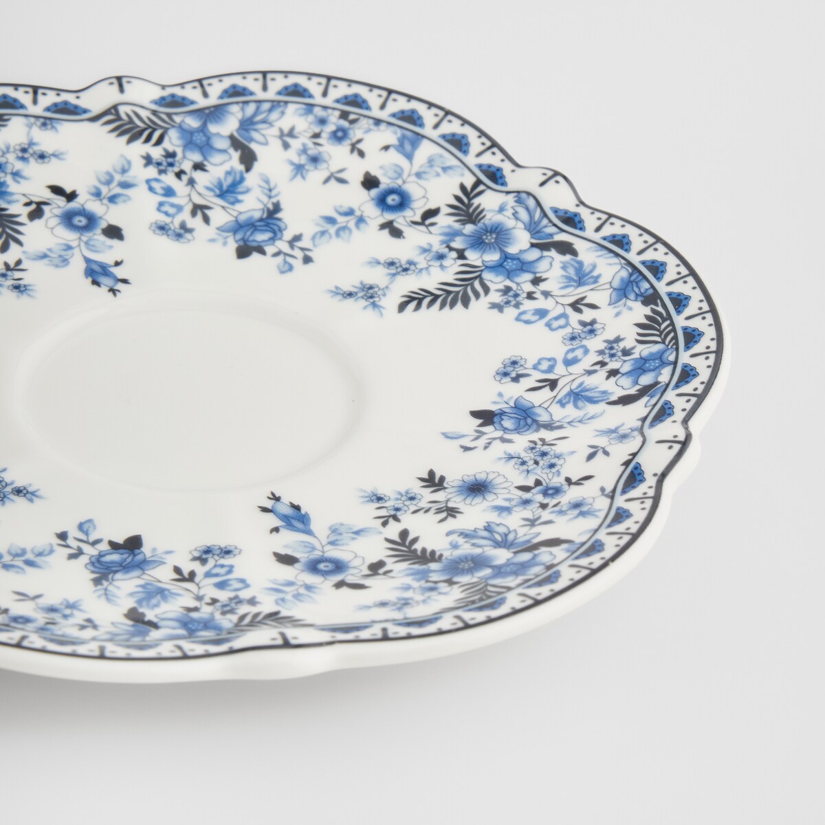 Filiżanka Ze Spodkiem Azuretta z motywem kwiatowym