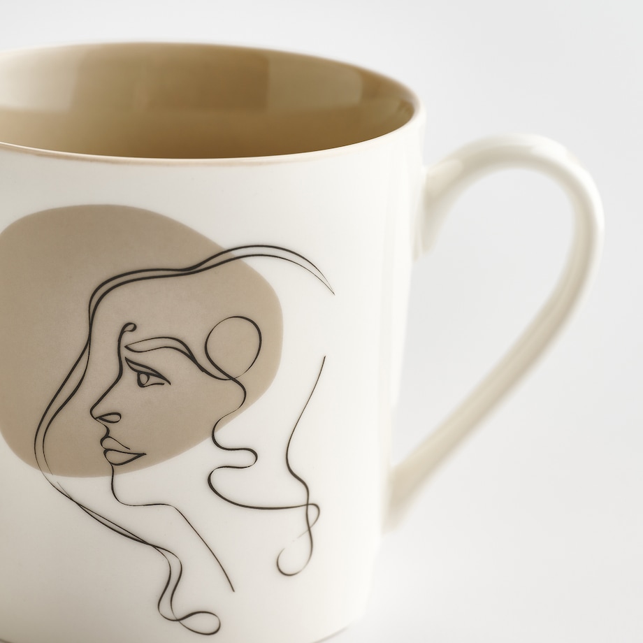 Kubek Artini z motywem portretu