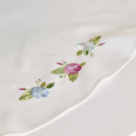 Obrus Haftowany Pansisa z motywem kwiatowym