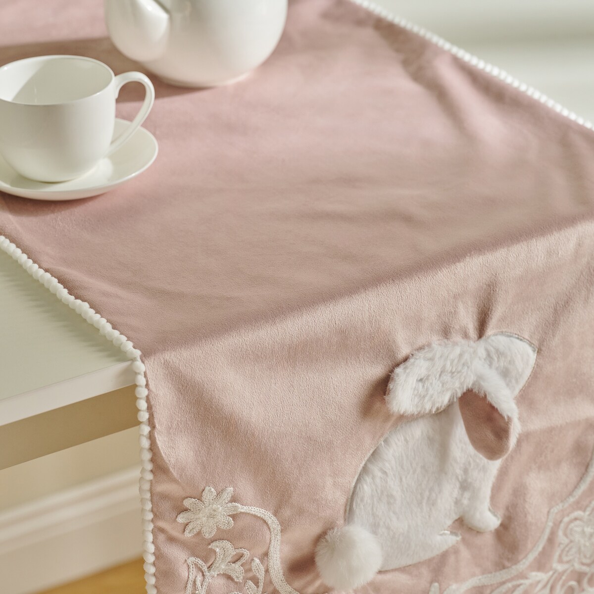 Bieżnik Haftowany Blando 45x180 cm z motywem królika