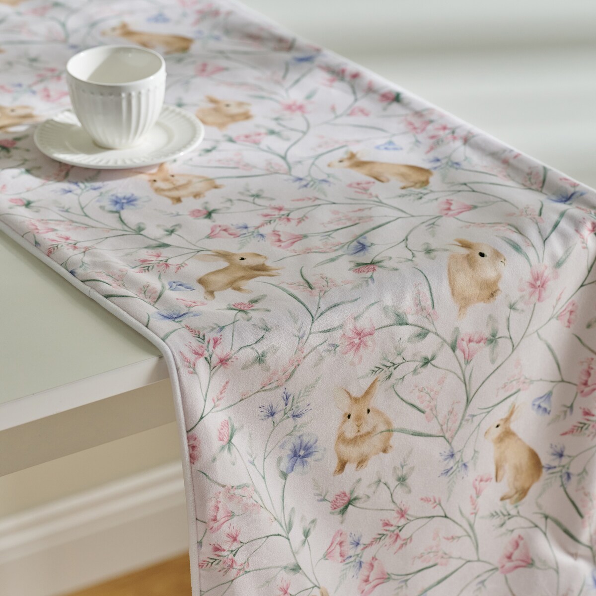 Bieżnik Welwetowy Kirossi 35x180 cm z motywem królika