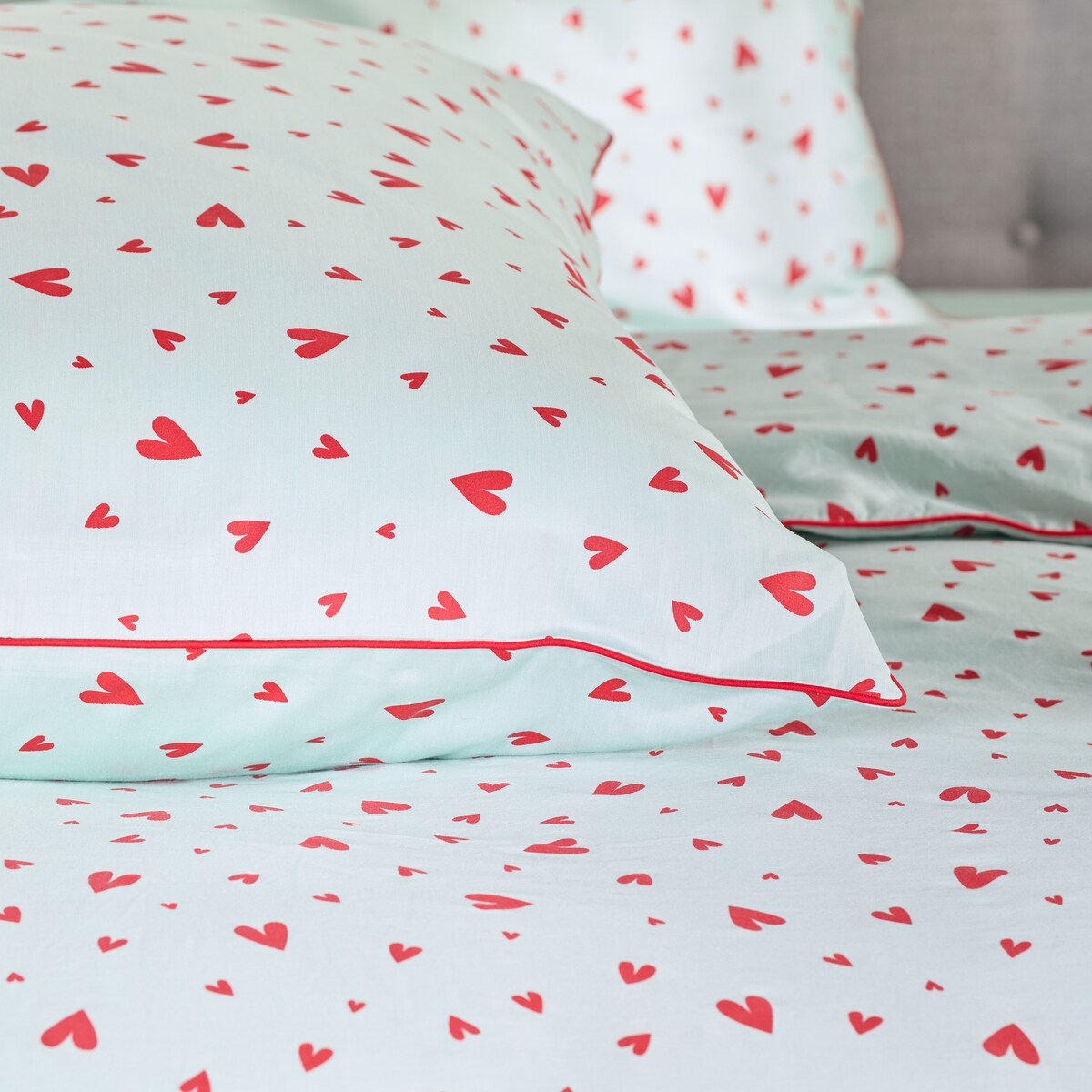 Pościel z bawełny satynowej z lamówką Malorina 200x220 cm z motywem serc