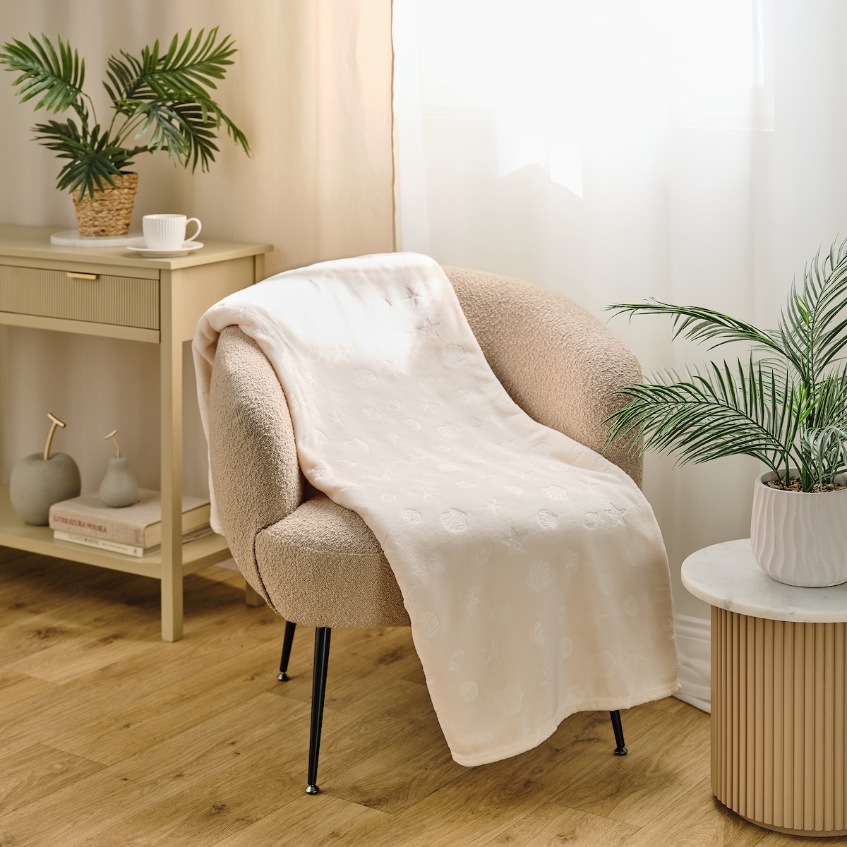 Jednokolorowy koc z wytłoczonym wzorem Puniana 150x200 cm